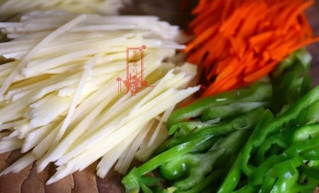  『肯定』这么吃土豆，你肯定是第一次见，三碗米饭都止不住呢！