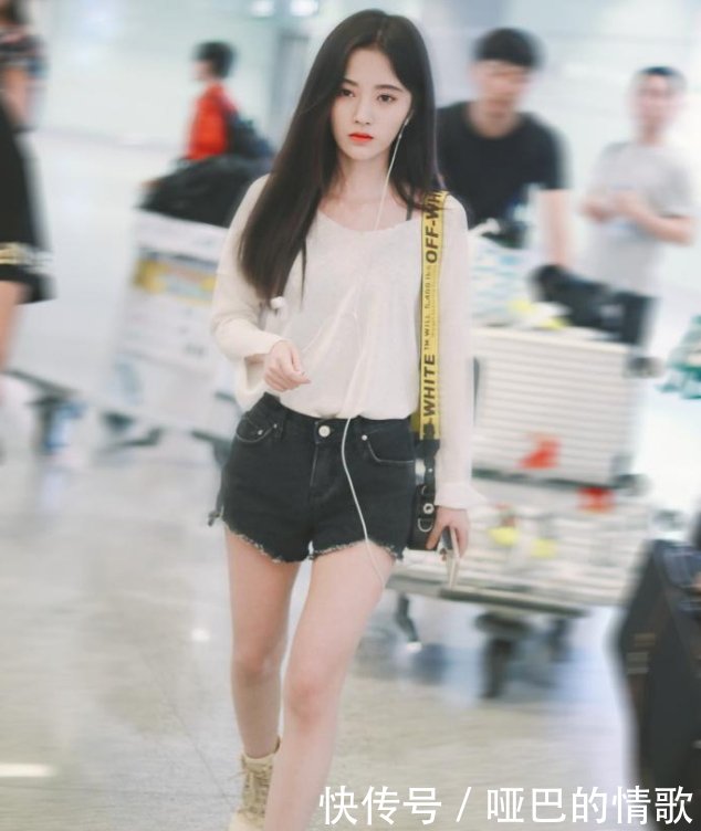 防走光只服鞠婧祎!安全裤比外面的超短裤还长,网友:败笔!