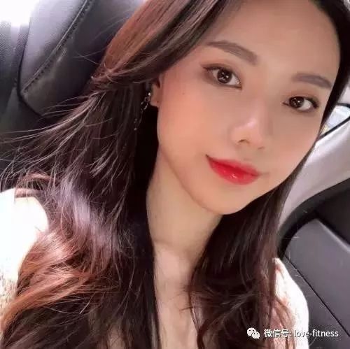 从100公斤减到50公斤，如今她漂亮到亲妈不敢认!