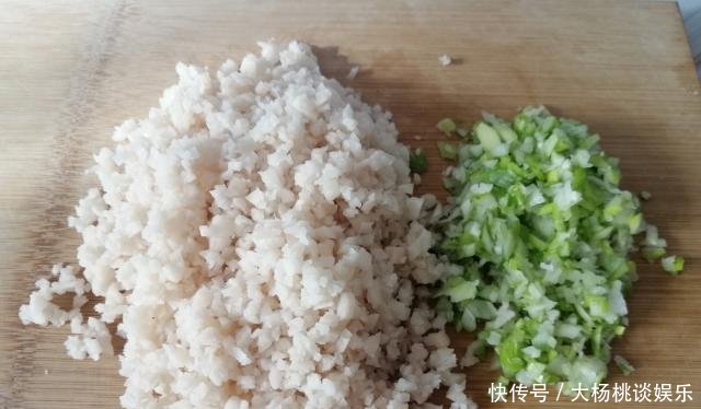连吃:我用这菜包饺子,老公一脸的嫌弃,出锅却连吃30个,还直呼没吃够