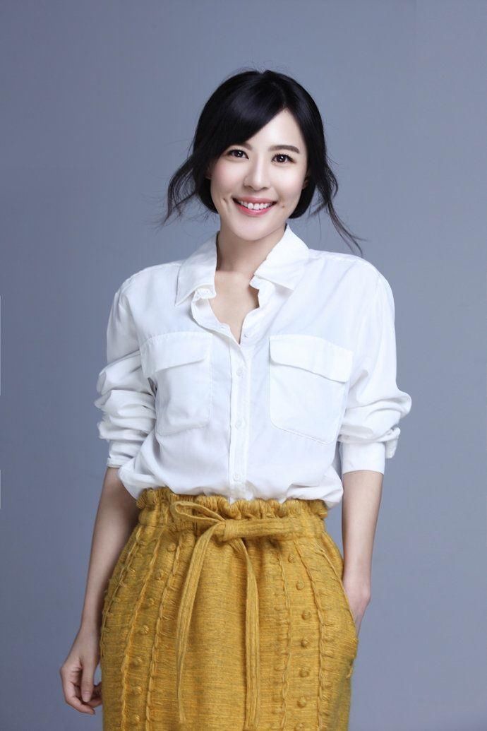 李金铭这鬼畜的风格也是亮了，好在有颜值，不然谁穿都像村头傻妞