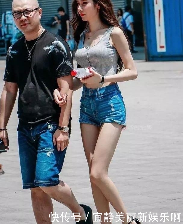  「小妹妹」街拍：知性端庄的小妹妹，用国色天姿形容不为过