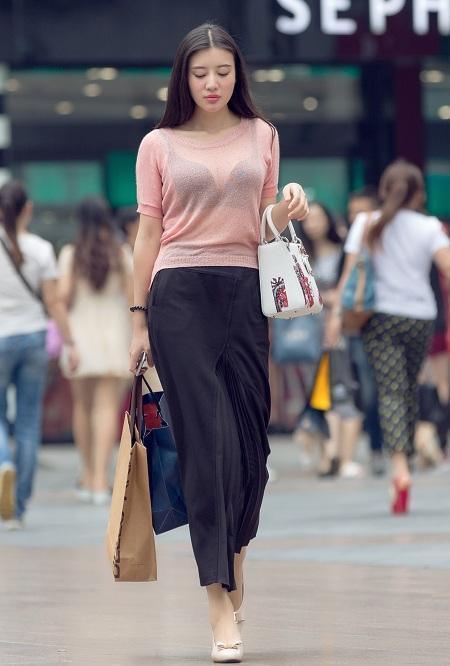 街拍：美女时尚穿搭风格，清爽出街