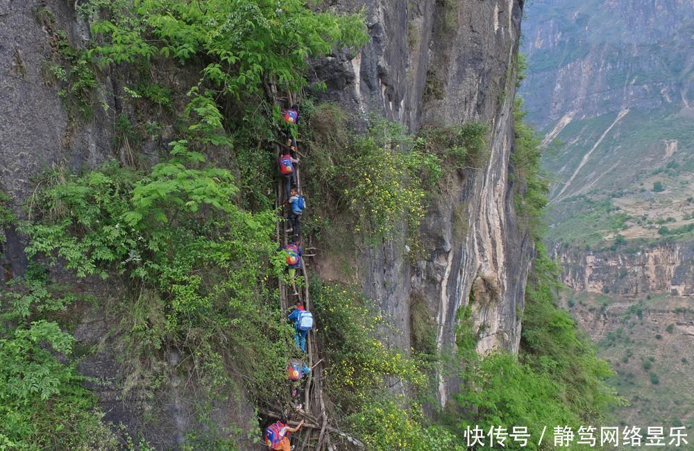 隐藏在四川悬崖上的村庄, 生活着500多人, 却有人一辈子都未曾下
