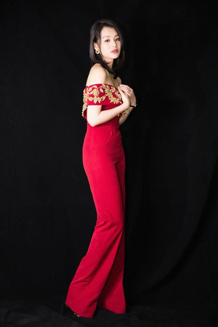 同穿连体裤，杨幂美了，高圆圆美了，景甜美了，她却穿得变形了