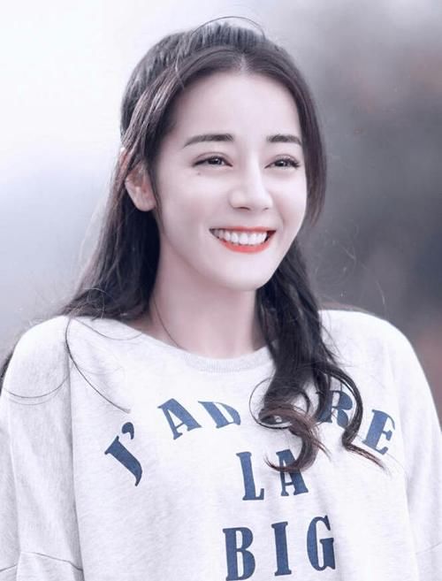 【迪丽】当红女星迪丽热巴有多美，看到照片后，网友：颜值抗打啊