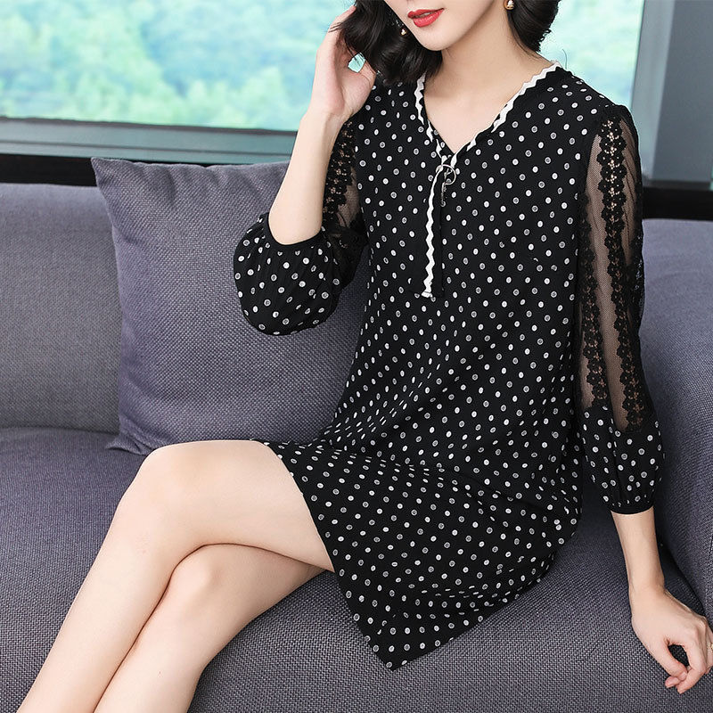 早晚温差大，别傻傻再买短袖装，时下超流行的过膝裙，美爆了