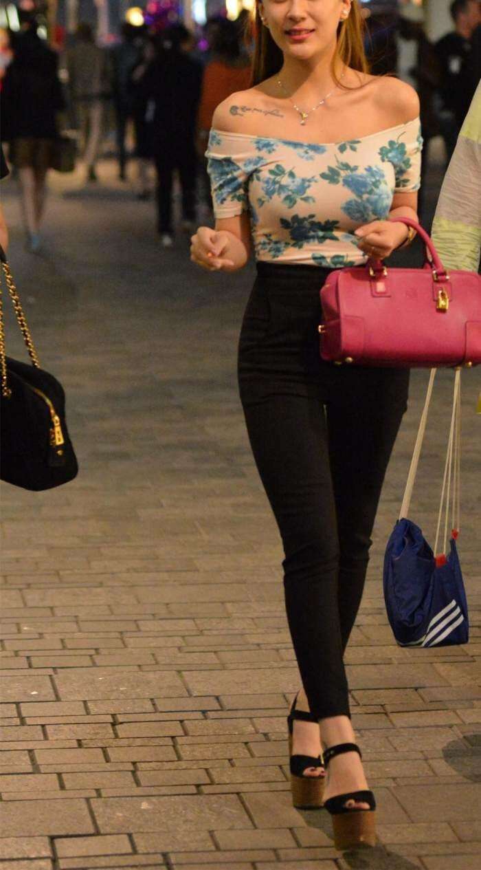 路人街拍, 这样足够明显了吧