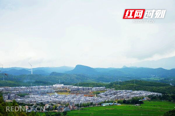 江华:瑶胞新居建画中