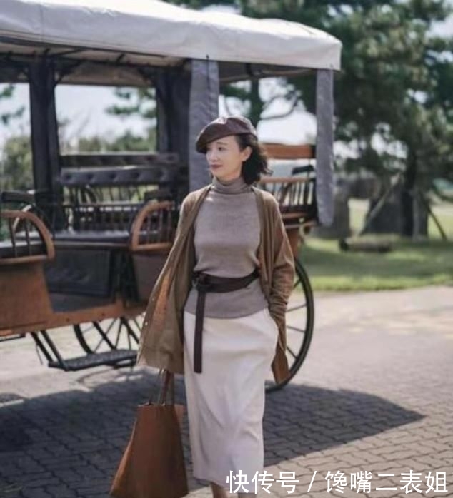  「底裤」女人过了50再懒也别穿打底裤，太土！看这对母女搭配，洋气又减龄