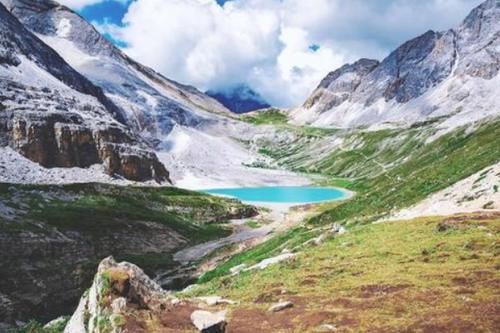 有一个地方叫稻城亚丁，我要和我最心爱的人一起去到那里