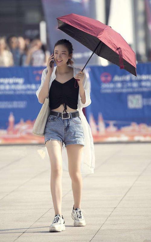 街拍:有模特一样的身材,清爽搭怎样都好看