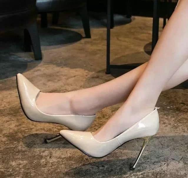 优雅时尚的高跟鞋，代表着女性性感和潮流气韵，倍显摩登潮气
