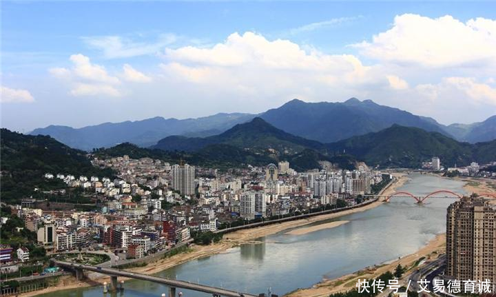  「济南」山东省面积最大的城市，比8个深圳还大，不是青岛也不是济南