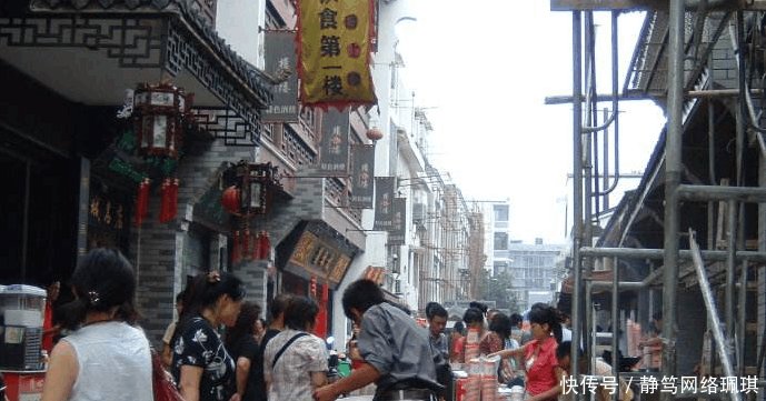 武汉和成都发展相似, 但是成都更像一线城市, 武汉太不纯粹