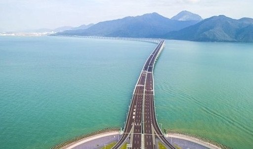  【基建】55千米的港珠澳大桥没有加油站，没油怎么办？为中国基