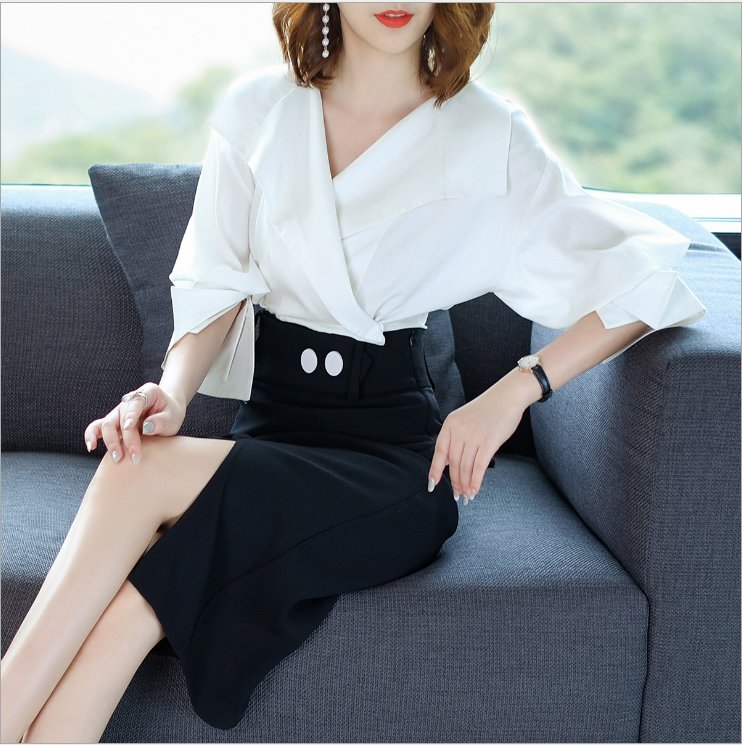 显气质的一款连衣裙，赚足回头率，充满了时尚优雅的美感