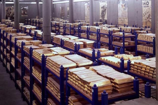 世界上最大的金库，储存了60个国家，8300吨金砖，还允许游客参观