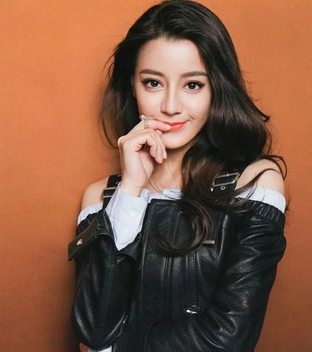 女星爱上“波浪卷发”,郑爽显老,热巴惊艳,范冰冰妩媚