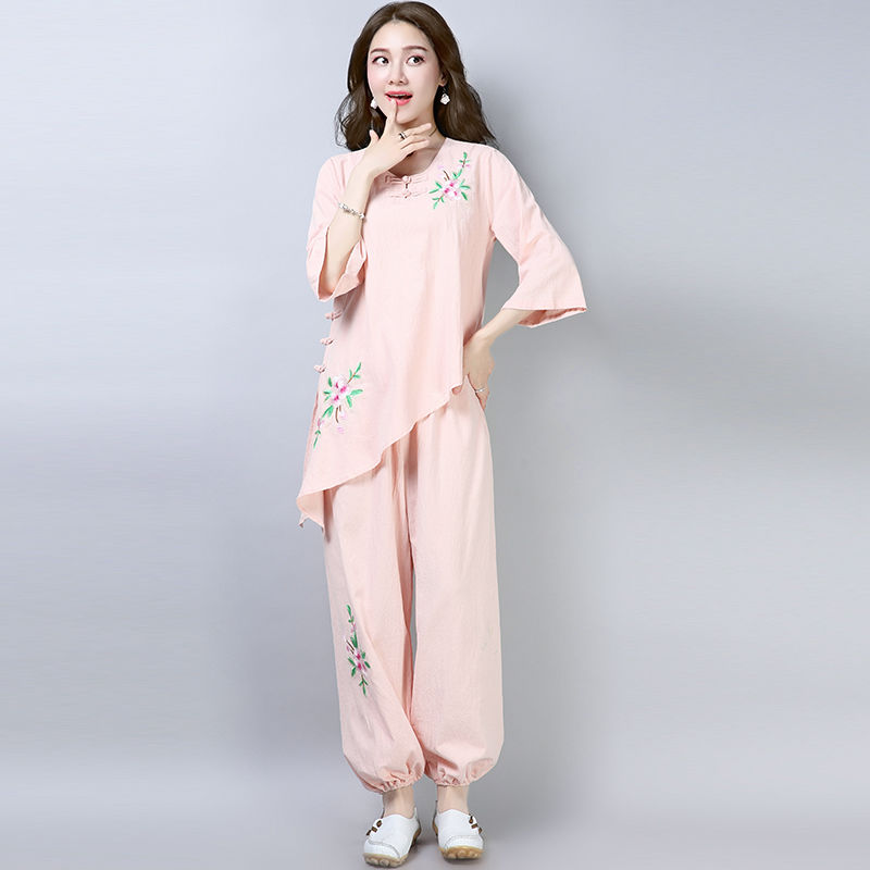 60后妈妈，别穿得太土气!9月刚上架的棉麻装，款款减龄又好看