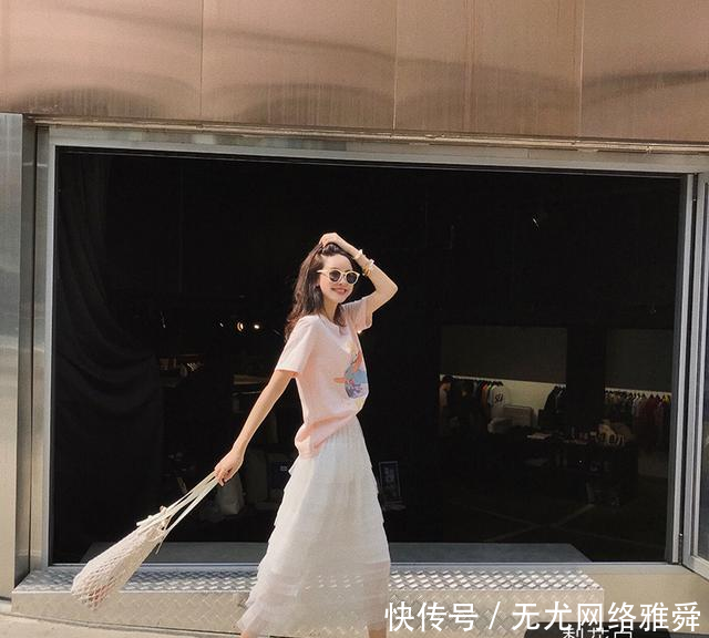 『女性』不爱裤子的女人，可以试试半身裙，尽显不一样的风采