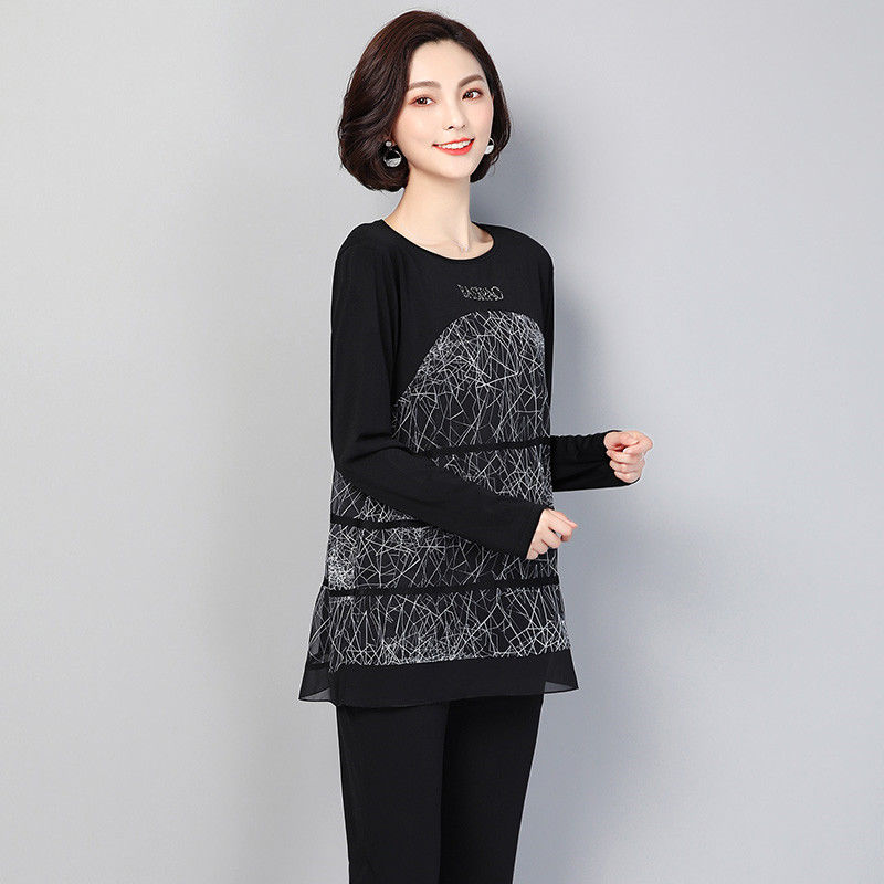 我的天!53岁妈妈穿着妈妈装出门，竟然被人叫小姐姐，忒显嫩了