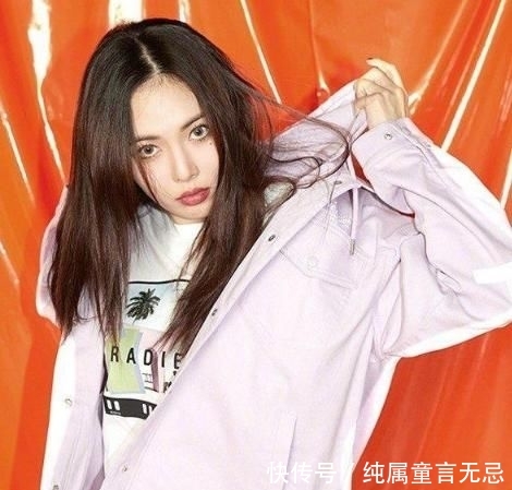  『真实』泫雅终于不“作妖”，粉色外套配牛仔裤甜美减龄，美的很真实