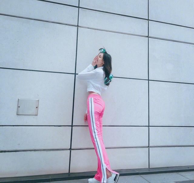 张天爱咱能不这么逗吗？真是看过自黑的，没见过你这么能黑自个的