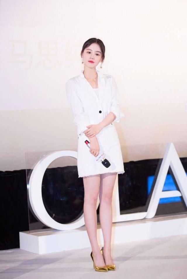 马思纯换造型师了吗？穿衣越来越帅气，这是要走酷女孩路线！