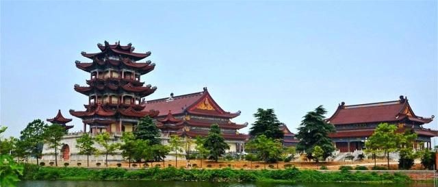 我国面积最大的寺庙，占地5百余亩，门票仅20元，观光车免费坐