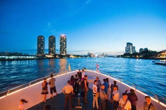 曼谷致命吸引力正是热带风光、佛教文化、民间风俗三者的叠加