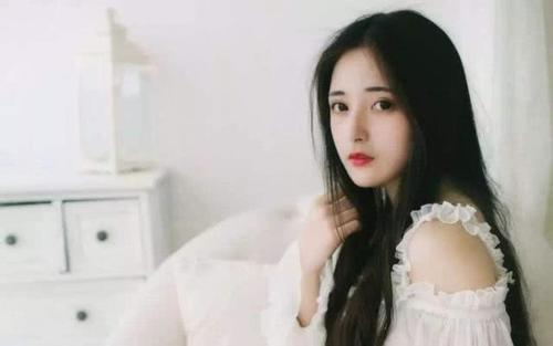 52岁大妈皮肤像20岁,睡前含维生素C丰富的食物,皮肤水嫩