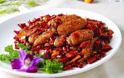 【夏季】鸡翅中肉质细嫩,做成香辣鸡翅很受欢迎,凉拌茄子夏季美味