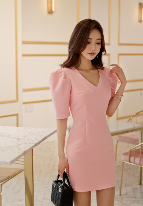 女神孙允珠，温婷婉约草莓奶盖灯笼公主裙