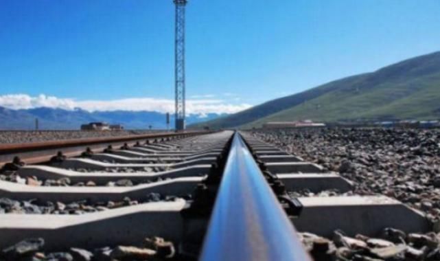  唯一@世界唯一“天边”火车站，海拔5000多米，中途禁止乘客下车