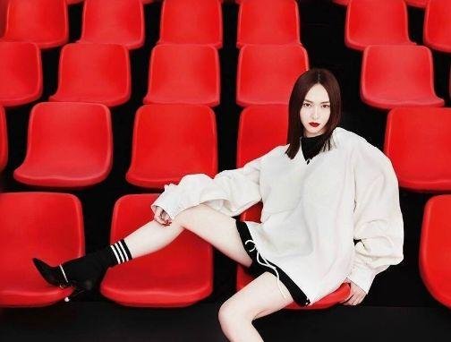 唐嫣秀86斤短裤撑不起，瘦成“筷子腿”，潘晓婷的身材了解下！