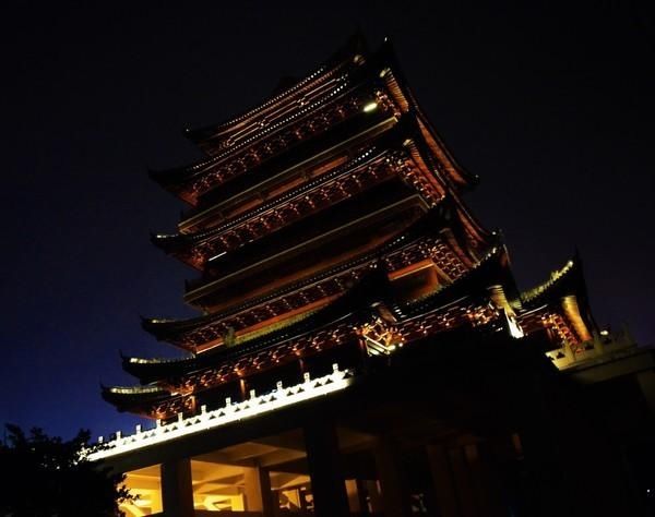  「菠萝蜜」南宁：请打量这夜色