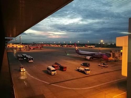  #基础建设#为什么凌晨机票便宜，坐的人却很少？乘客：试一次你