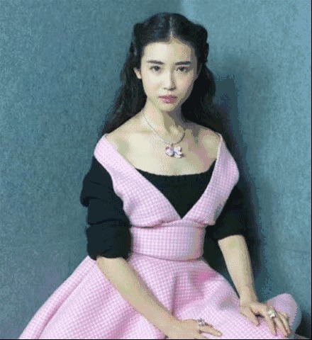 沈月被嘲“娱乐圈最丑女明星”！肩宽、腿粗真的没救了吗？