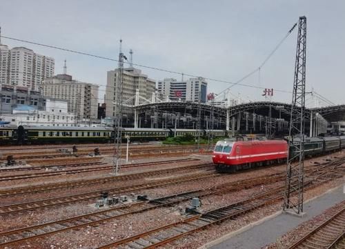  「我国」我国最“霸气”的两个火车站：能直通全国省会，看看有