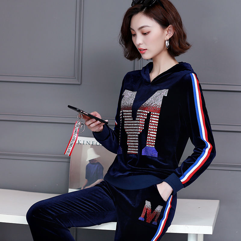 国庆节出游，穿裙子不方便!学70后老婆穿这套装，美的动人心魄