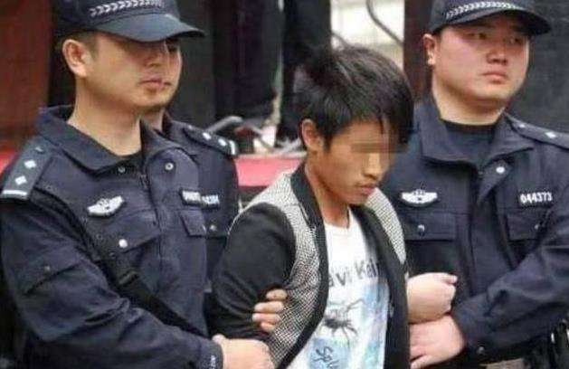 戴着15万买来的高考作弊眼镜, 避开了一切干