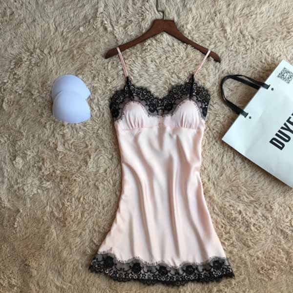 女人在家一定要穿舒服点，瞧瞧下图女人这么穿，简直迷死人