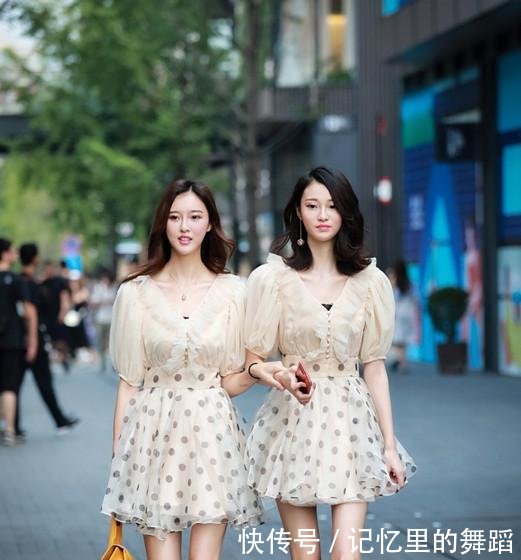 街拍热潮单品网状丝袜，美女穿上兼备性感和运动风