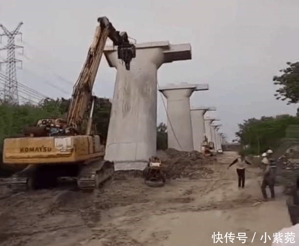 实拍高铁桥墩检验不合格, 被挖掘机直接推倒, 几百万就没有了