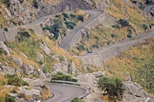 中国最“牛”的公路，不只是“山路十八弯”，老司机都不敢走