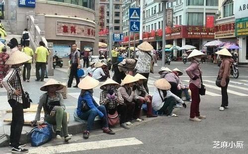  #无疑还#中越边境的美女小贩，什么都敢卖，却有样东西让中国男性接受不来
