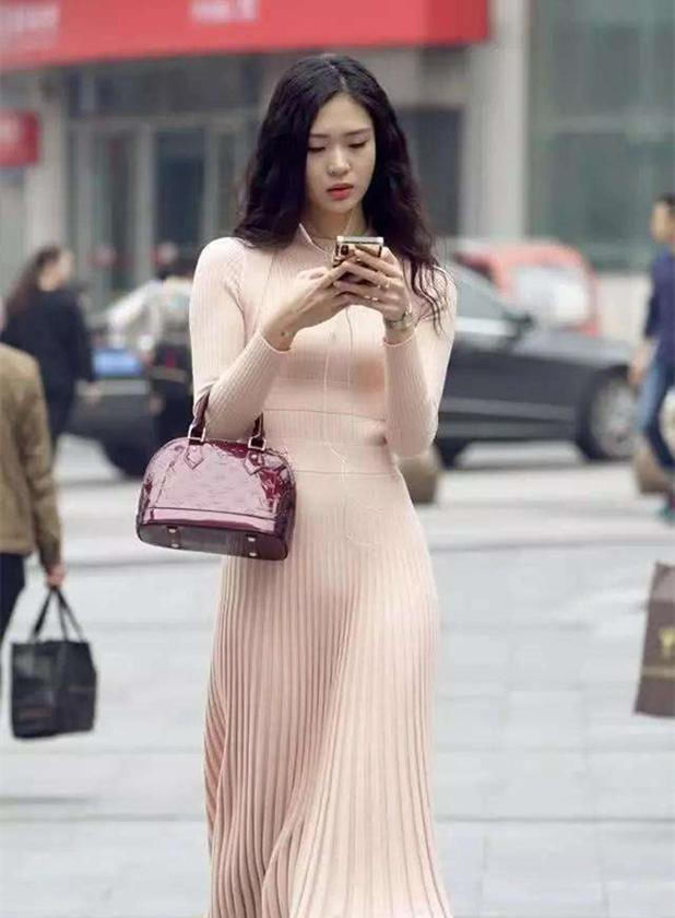  视觉冲击力：温柔穿搭最撩人!春夏季优雅轻熟风,让你美得高级,显气质!