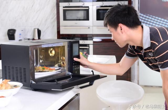 还在相信朋友圈使用微波炉致癌的说法?微波炉表示这锅不想背!