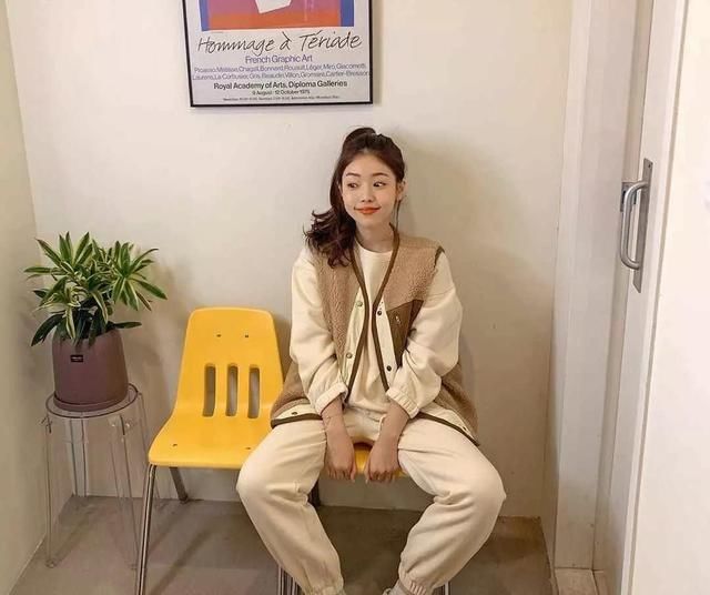  #搭来#新潮流穿搭来袭,时尚女孩快接招,突出穿衣者的优雅